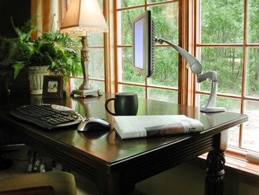 Pictured is a totally wireless computing environment.  Functional and Wa-a-ay too neat! (In more ways than one!)  Do any of you have this tidy a desk?  Photo by  Louis Hall of St. Paul, Minnesota. 